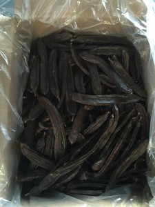 dried whole carob pods